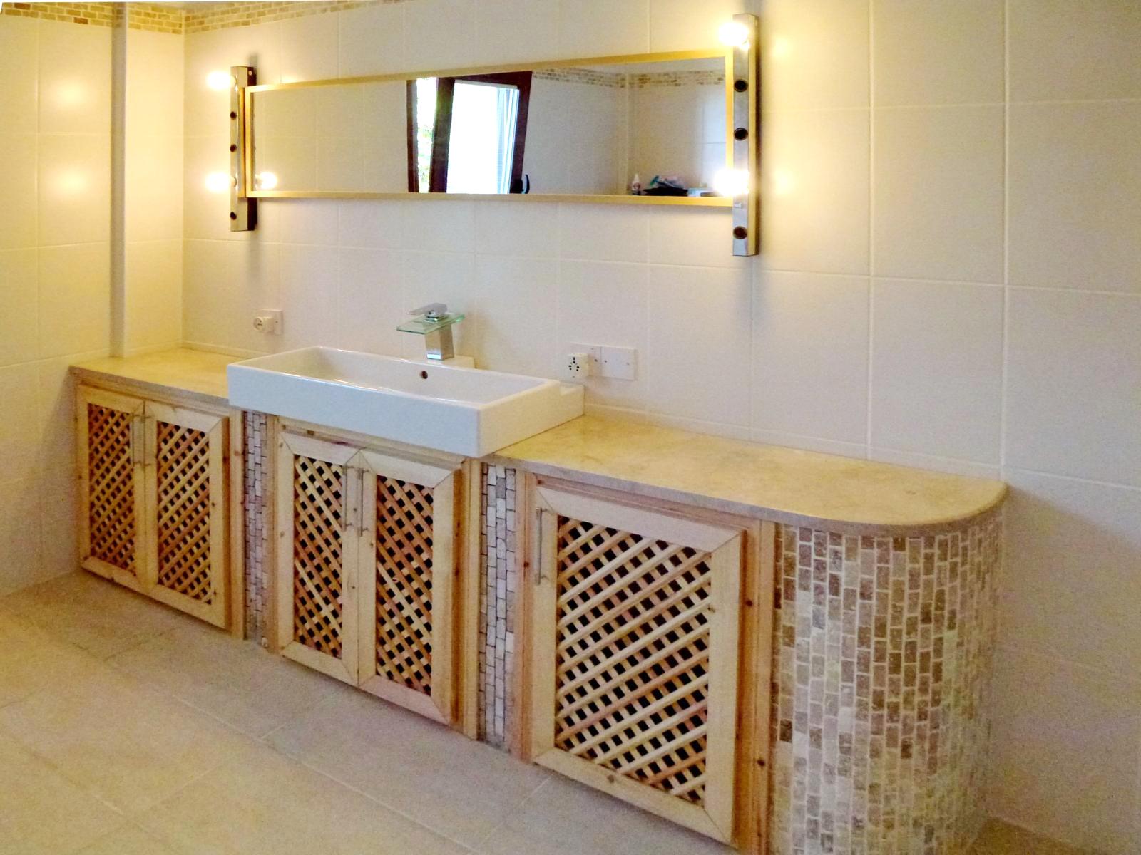 Das modern eingerichtete Bad im Appartement Karpaz - Lupe Reisen