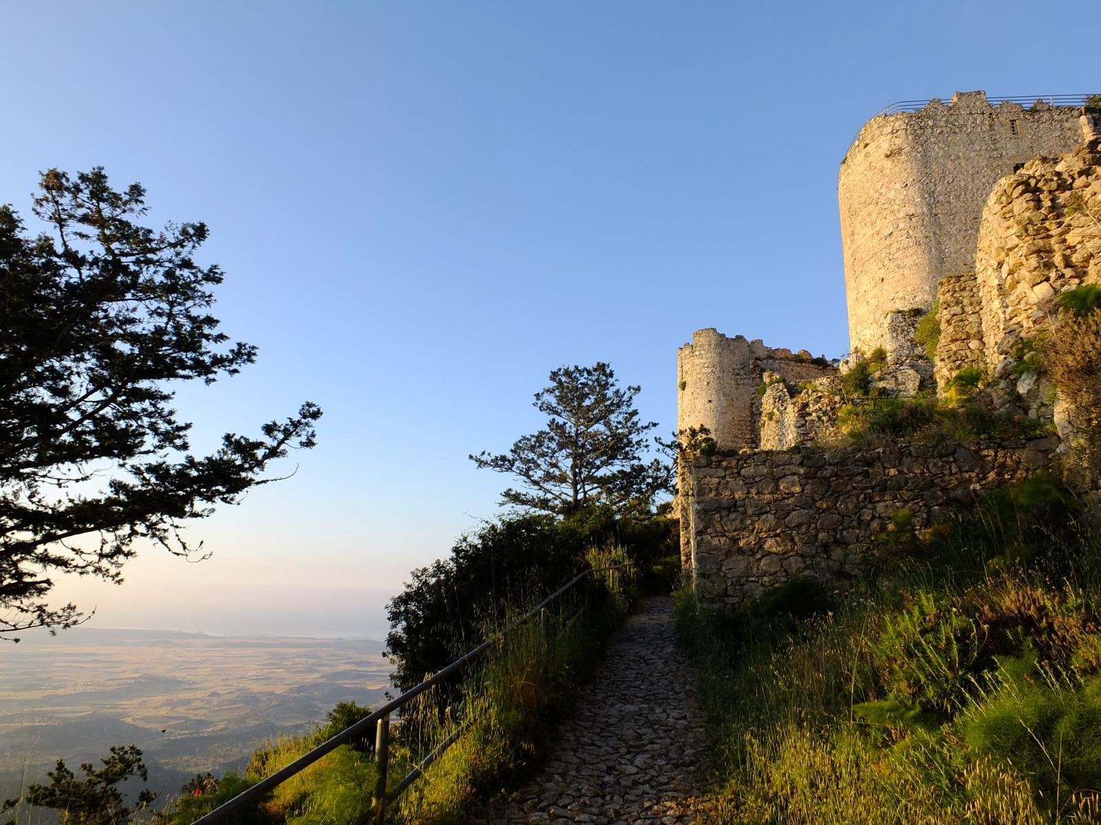 Die Burg Kantara im Morgenlicht - Lupe Reisen