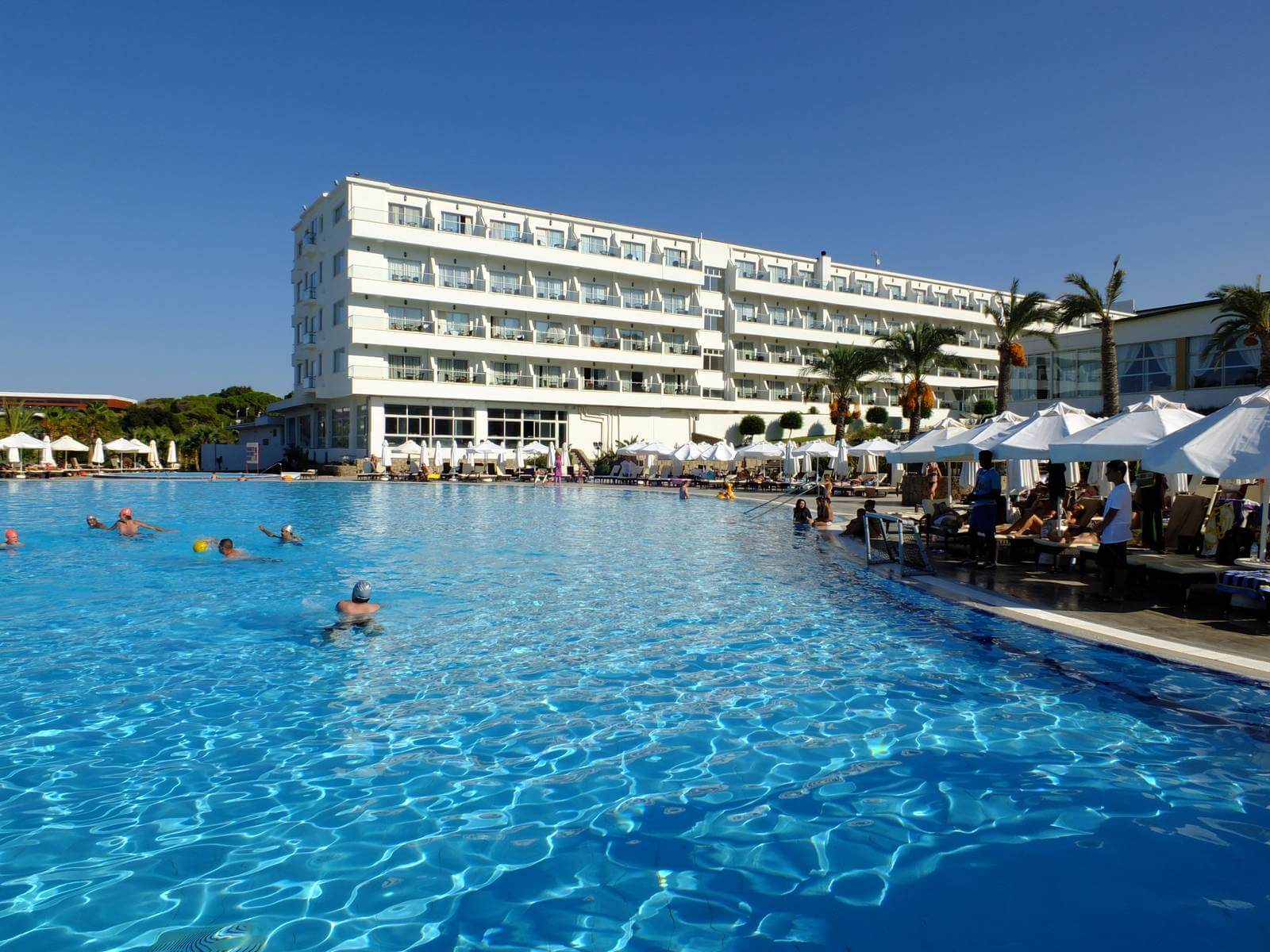 Foto: Hotel Acapulco groer Pool und Hotelgebude - Lupe Reisen
