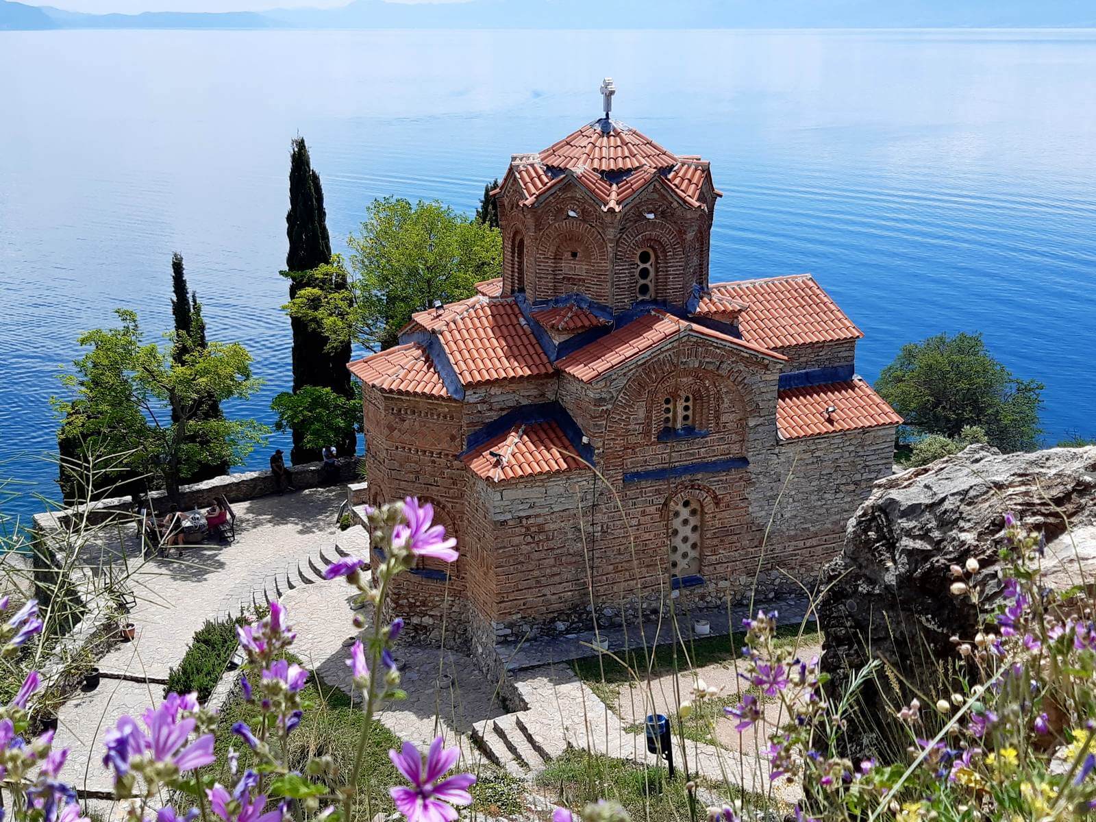Foto: Orthodoxe Kirche in Ohrid am Ufer des Ohridsees