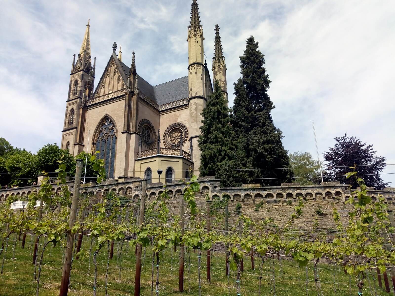 Apollinaris-Kirche Remagen und Weinbau - Lupe Reisen
