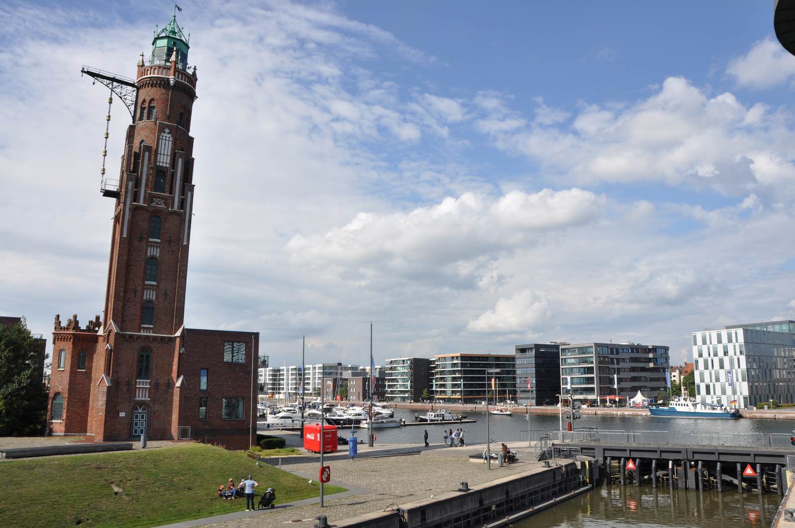 Foto: Historischer Leuchtturm in Bremerhaven, bis heute im Dienst - Lupe Reisen