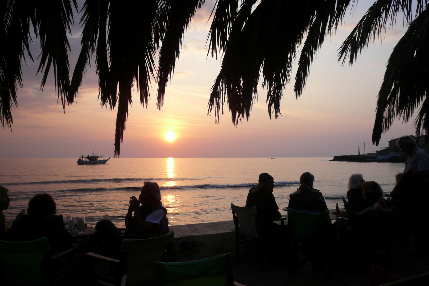 Sonnenuntergang an Griechenlands Mittelmeer - Lupe Reisen