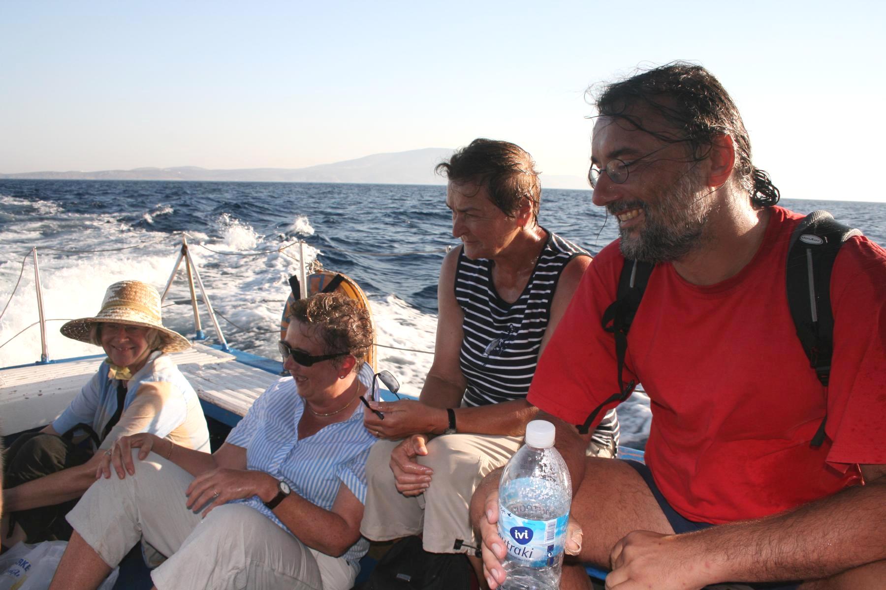 Foto: Bootsfahrten - ein hufiges Transprtmittel in der kykladischen Inselwelt (mit Reiseleiter Markus Mller) - Lupe Reisen