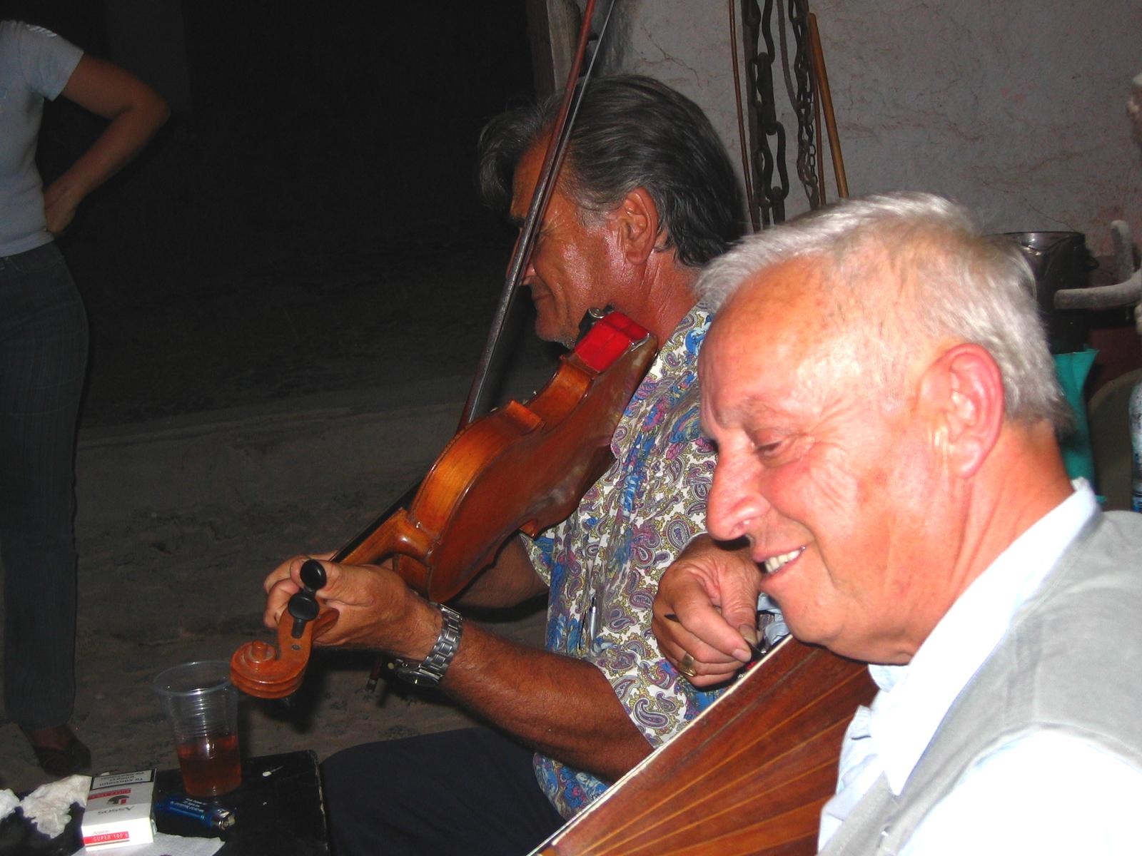 Foto: Lokale Musiker begleiten unsere Weinprobe (nicht garantiert) - Lupe Reisen