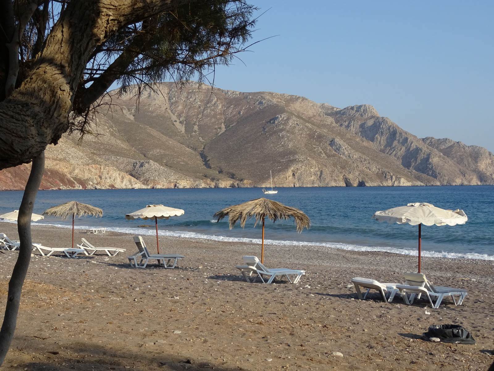 Ruhe und Entspannung am Strand von Eristos auf Tilos - Lupe Reisen