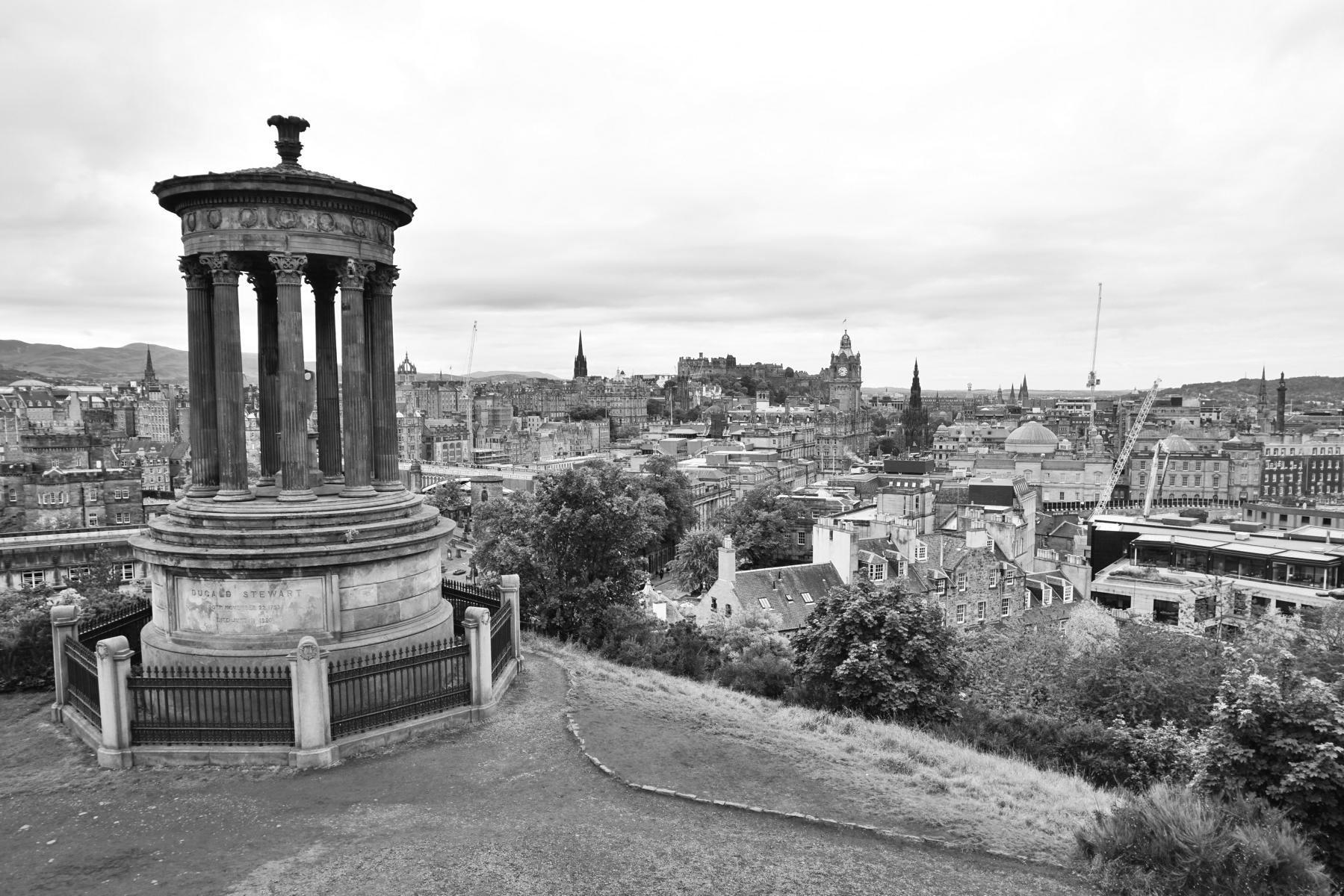 ber den Dchern von Edinburgh - Lupe Reisen