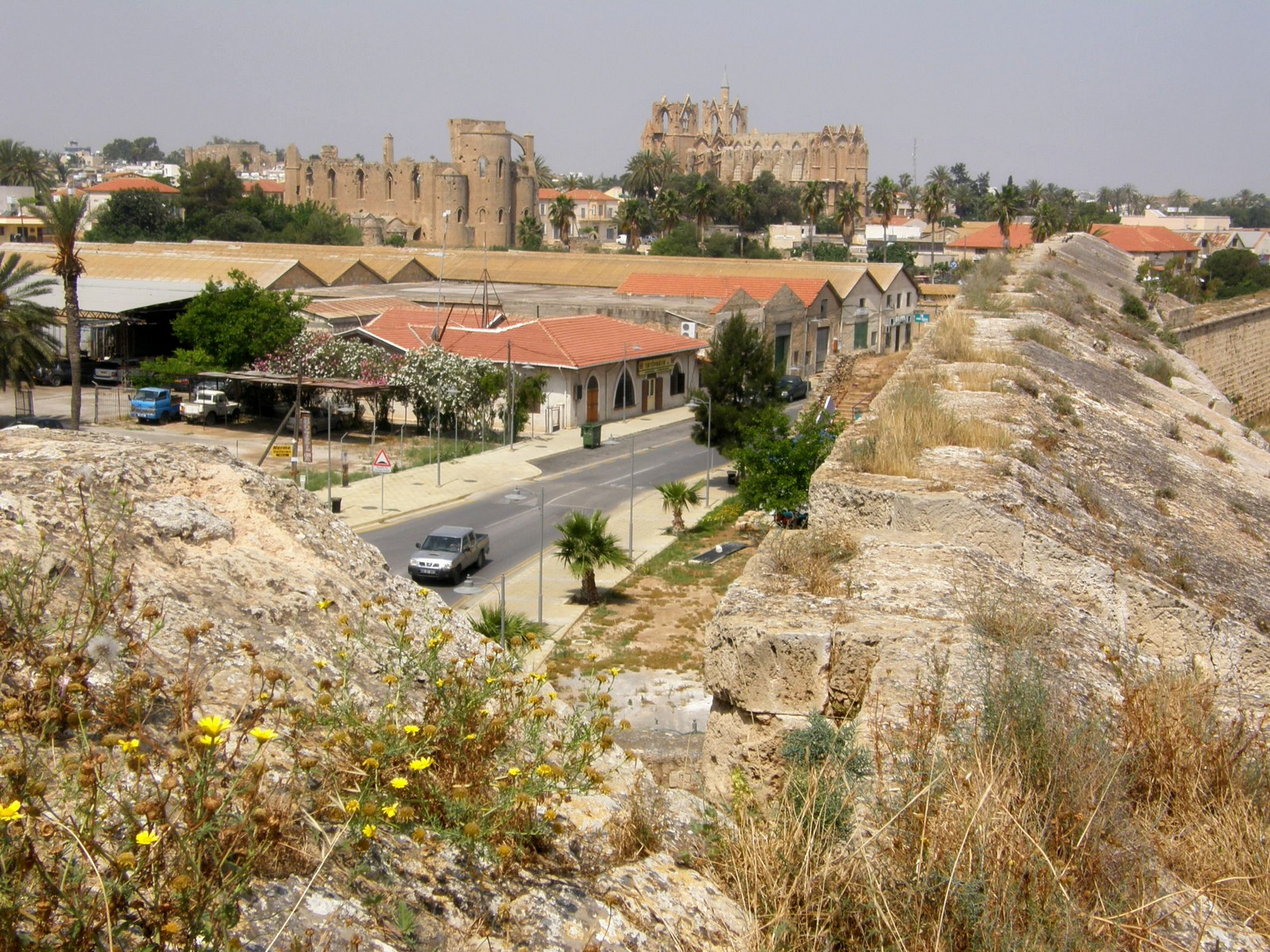 Blick ber Famagusta von der Stadtmauer - Lupe Reisen