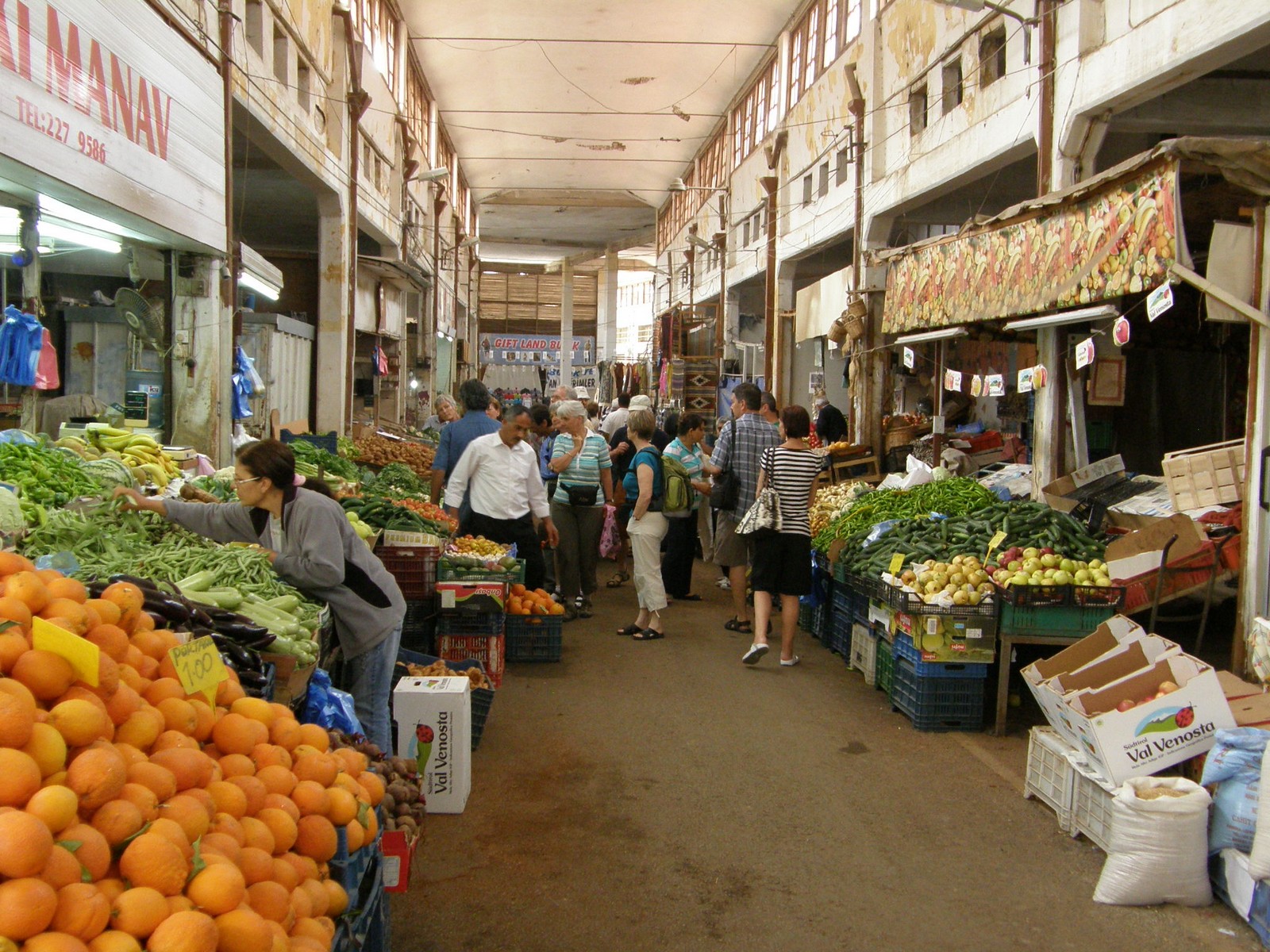 Gemsemarkt in der alten Markthalle in Nicosia - Nordzypern - Lupe Reisen