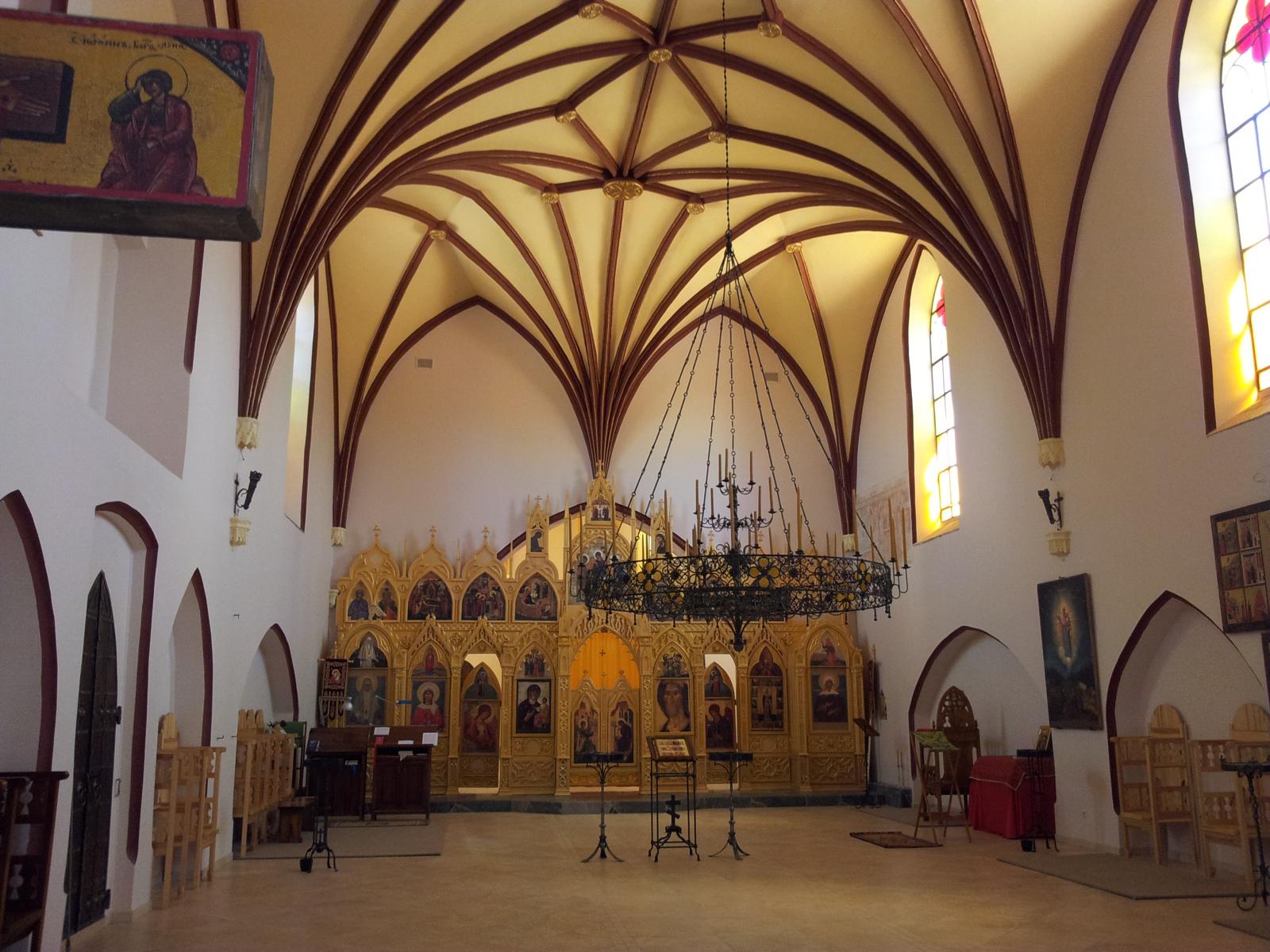 Besuch der Kirche Arnau in Rodniki ( Janne Neuman) - Lupe Reisen